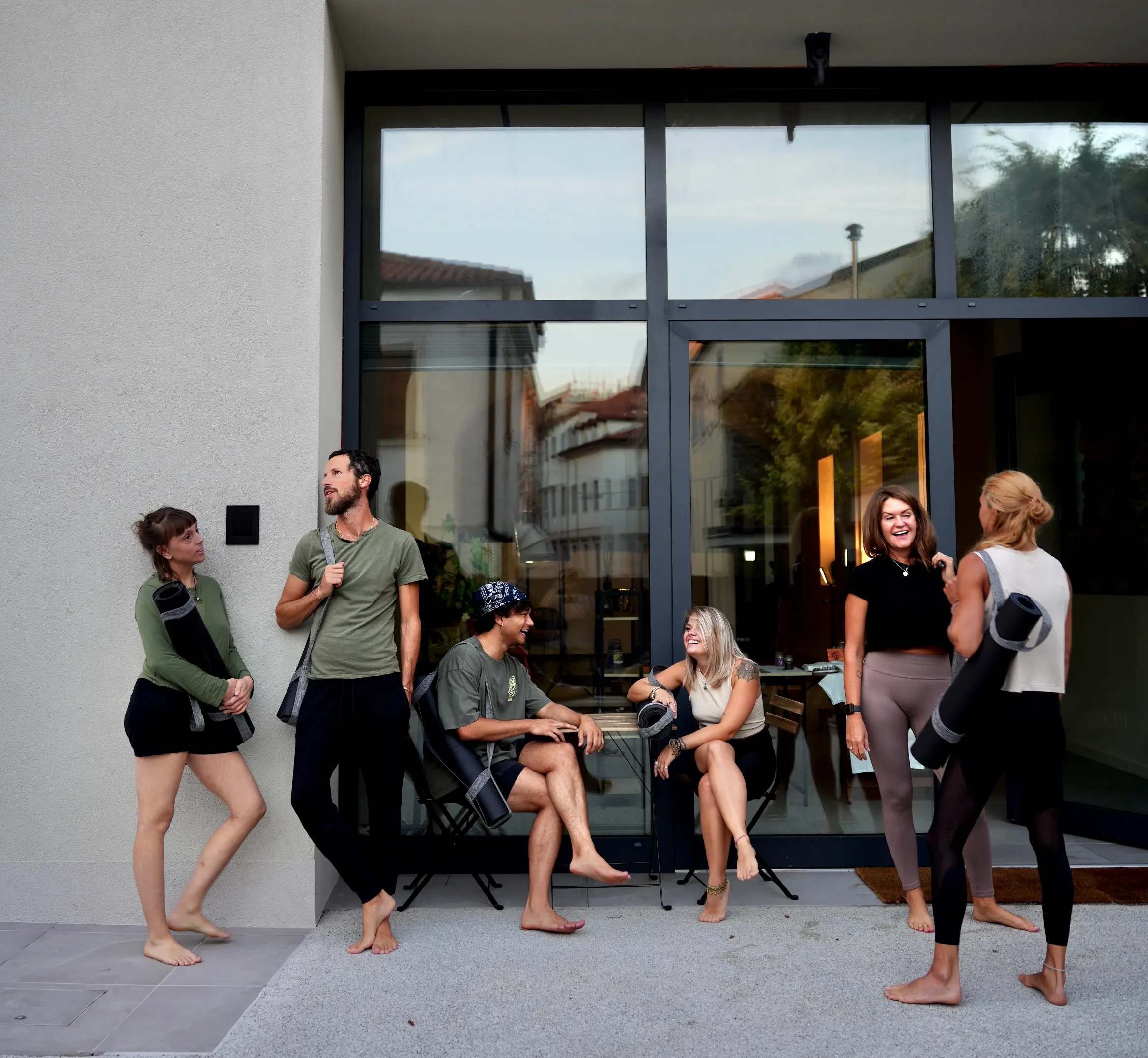 Classe di yoga in corso